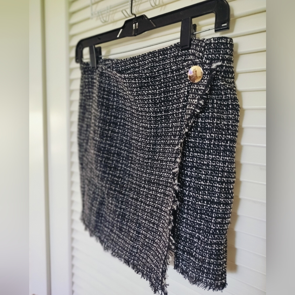 WDIRARA Women's NWT Wrap Skirt Black White Size Medium Tweed